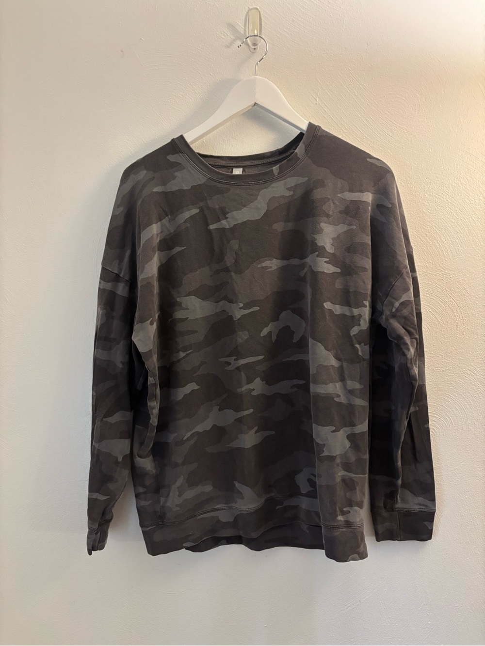 Athleta Charcoal Camo Crewneck Sweatshirt Size Large